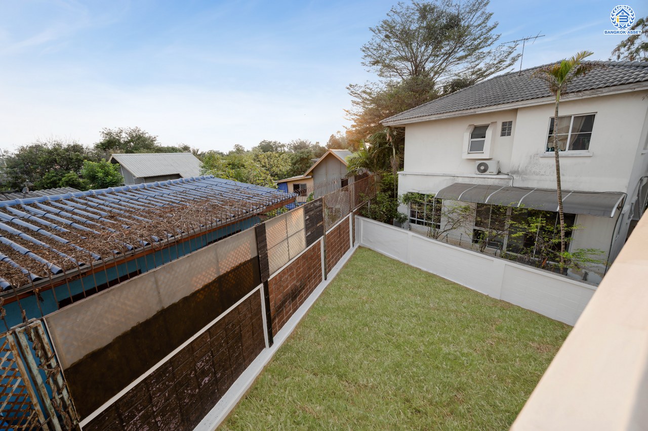 บ้านมือสองตกแต่งใหม่ โครงการ ชัยพฤกษ์ ติวานนท์-ราชพฤกษ์1 หลังมุม เนื้อที่ 68.4 ตร.ว. ฟังก์ชัน 3 ห้องนอน 2 ห้องน้ำ จอดรถได้ 2 คัน สภาพแวดล้อมดี บนทำเลศักยภาพ หน้าโครงการติดถนนใหญ่ เชื่อมต่อถนนราชพฤกษ์ ใกล้จุดขึ้นทางด่วน "ศรีสมาน" ใกล้ห้าง "เซ็นทรัล เวสต์เกต" และ "โรบินสัน ไลฟ์สไตล์ ศรีสมาน"...